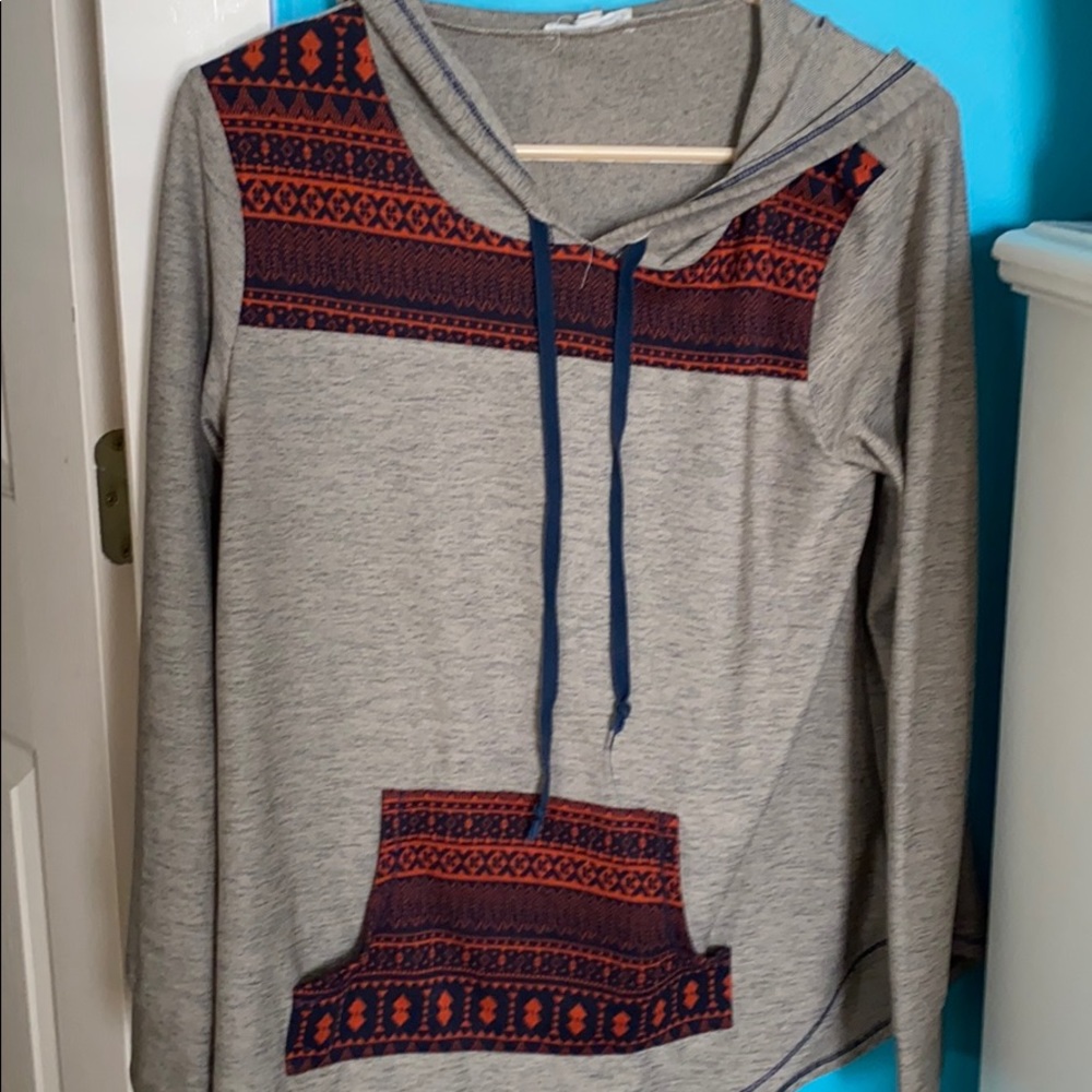 Simple sweater overthrow with a hood!